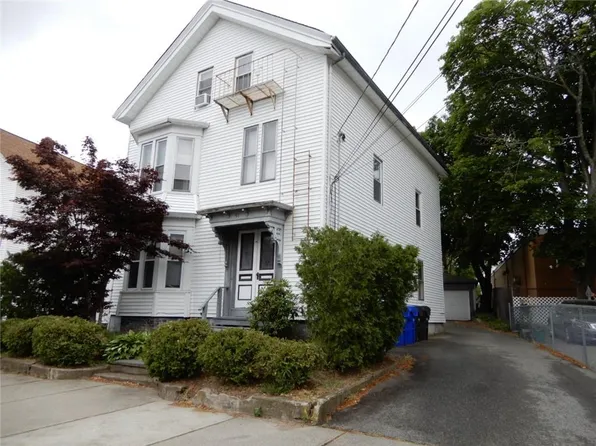 91 Moore St, Central Falls, RI 02863