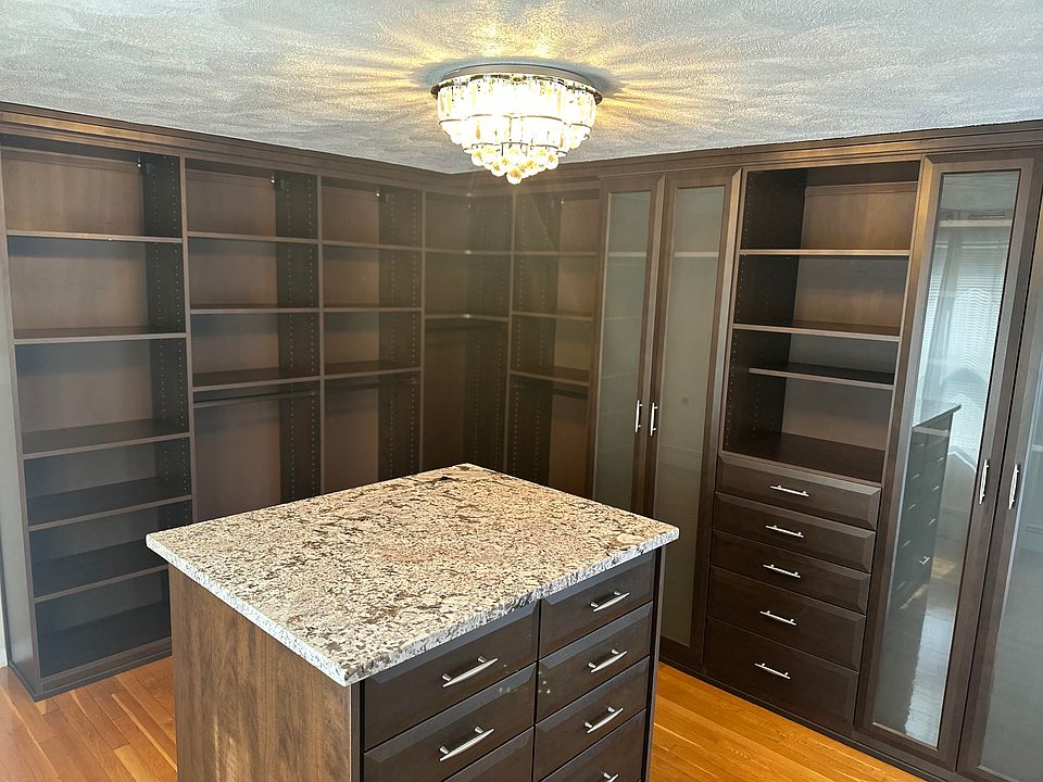 Walk in Closet