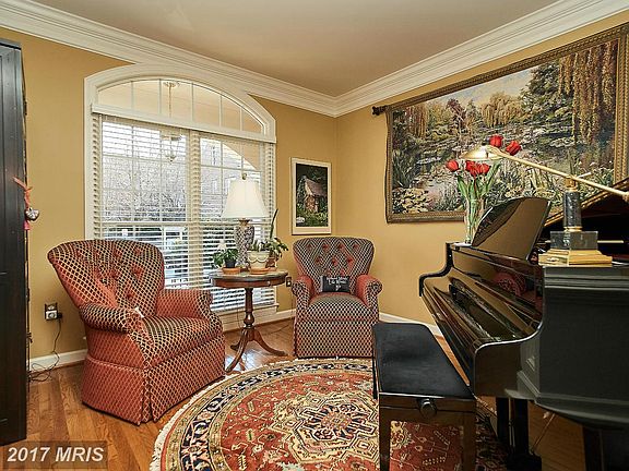5th image of 10090 Farrcroft Dr