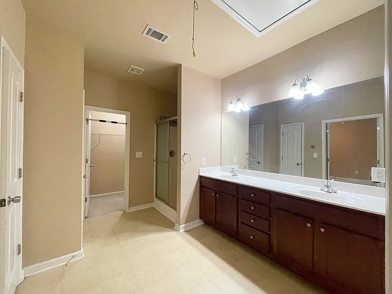 989 Parkside Wood Ct — Photo 21