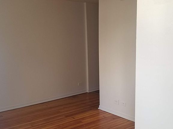5th image of 935 N Honore St APT 1R