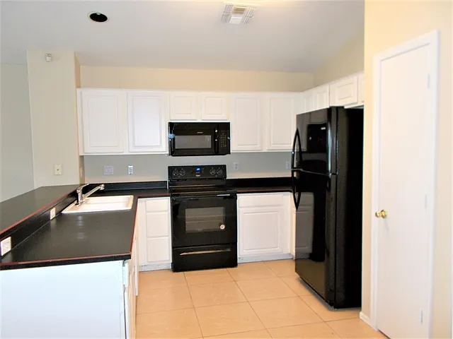 3324 N 83rd Dr — Photo 2