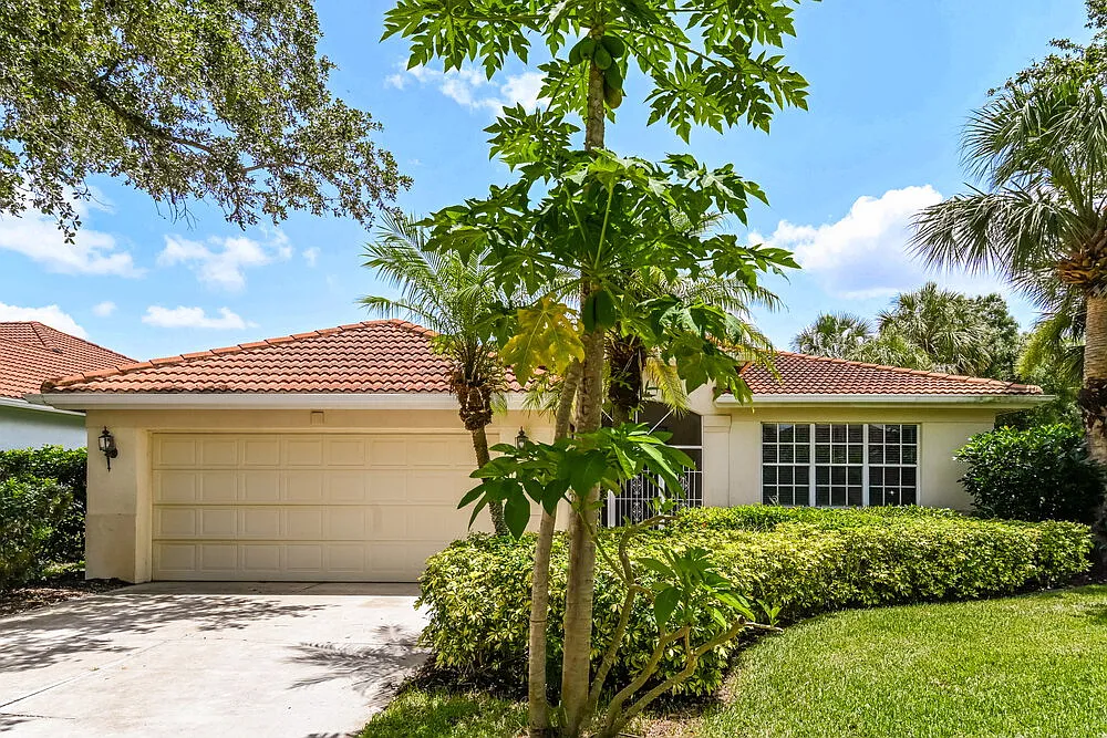 3 bed, 2.0 bath, 2161 sqft, $2,120 — Photo 1