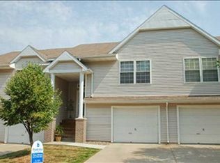6122 Hickory Ln, Urbandale, IA 50322