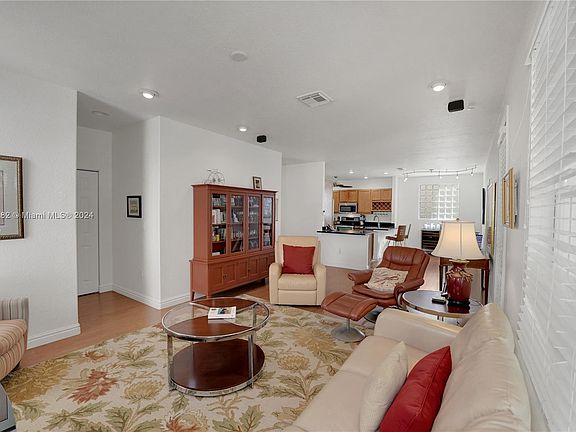 5th image of 1624 Fenton Dr