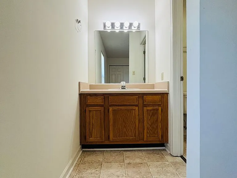 510 Craig St — Photo 8