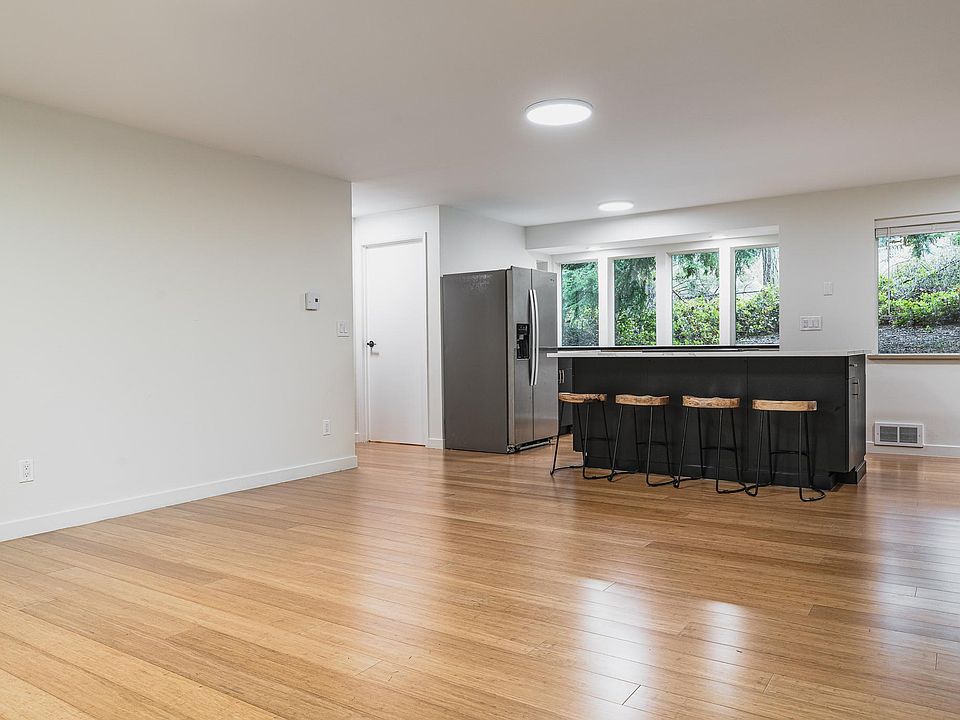 1st image of 860 Hyak Way