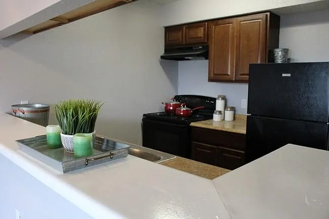 400 Raymond St #16 — Photo 1