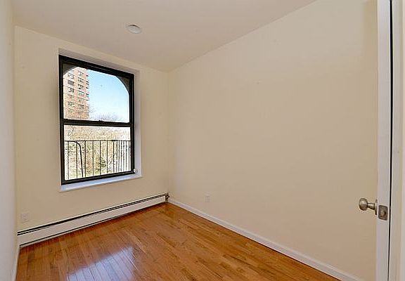 5th image of 215 E Broadway APT 5F