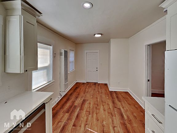 2nd image of 233 Athol Ave