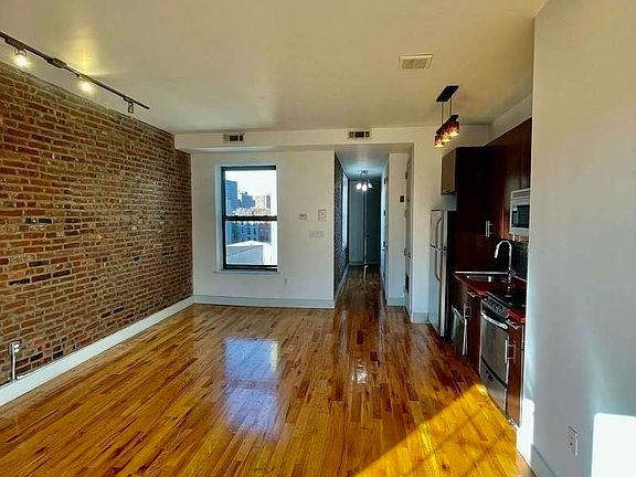 2nd image of 101 Quincy St #1RX