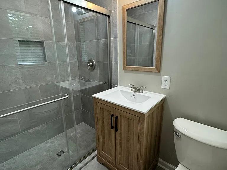 2434 Oxford Dr — Photo 32
