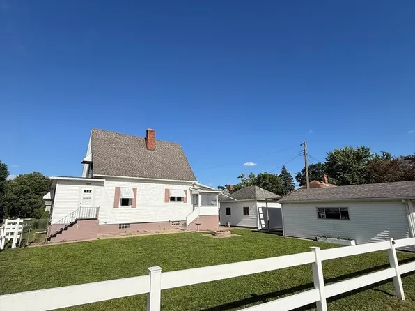 203 E 4th St, Depue, IL 61322