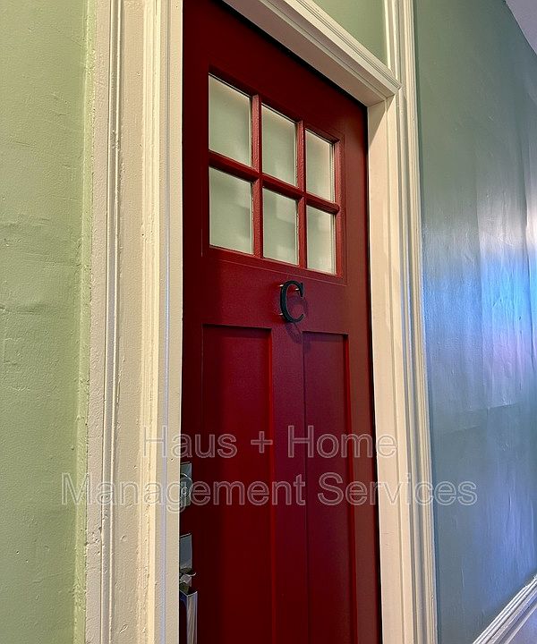 1st image of 906 Penn Ave APT C