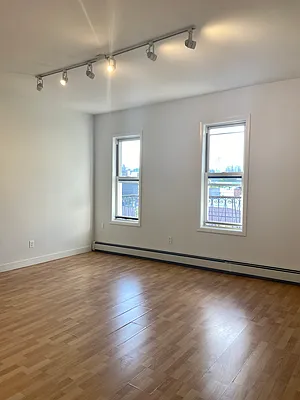 Rented by LDMI Realty Group LLC | media 18