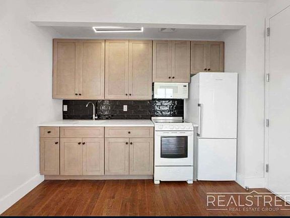 5th image of 776 Franklin Ave