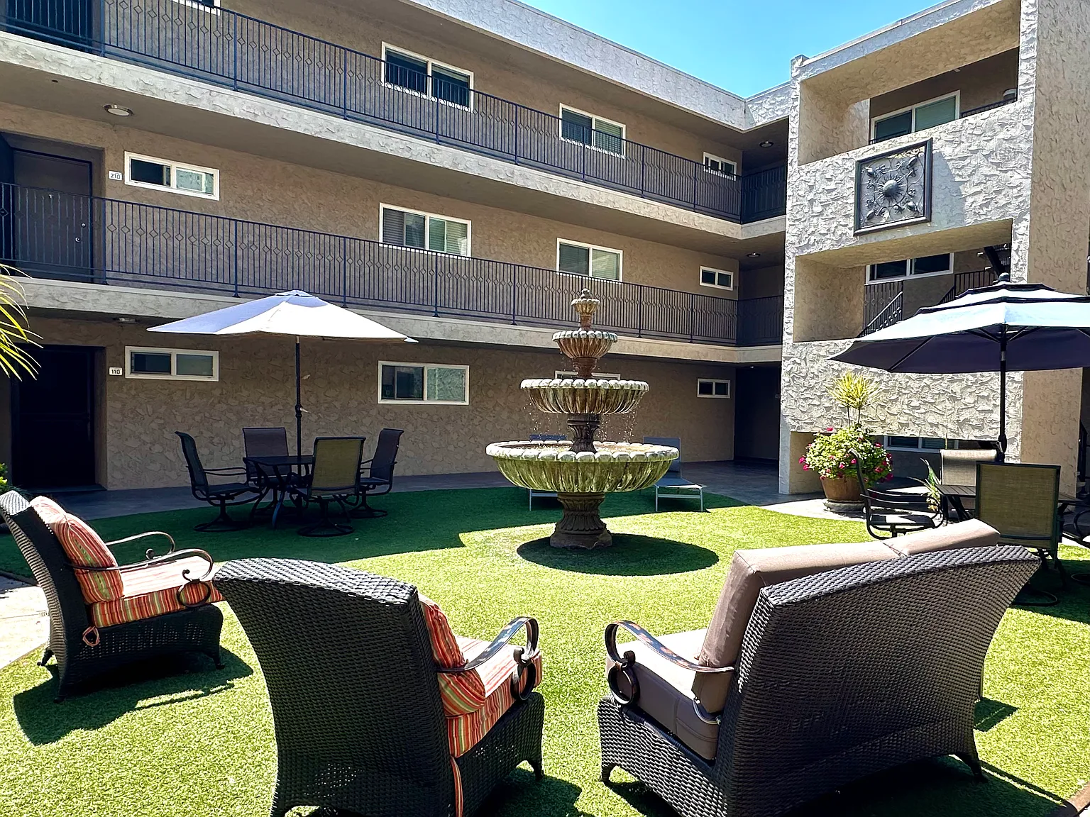Bahia Jewell Apartments — Photo 3