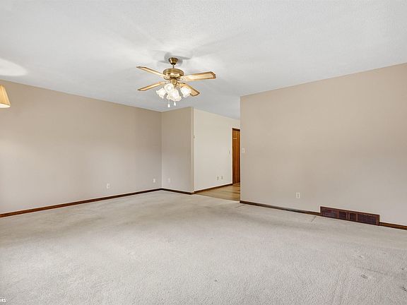 4th image of 710 Broadway St