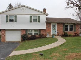 2307 Stumptown Rd, Lancaster, PA 17602