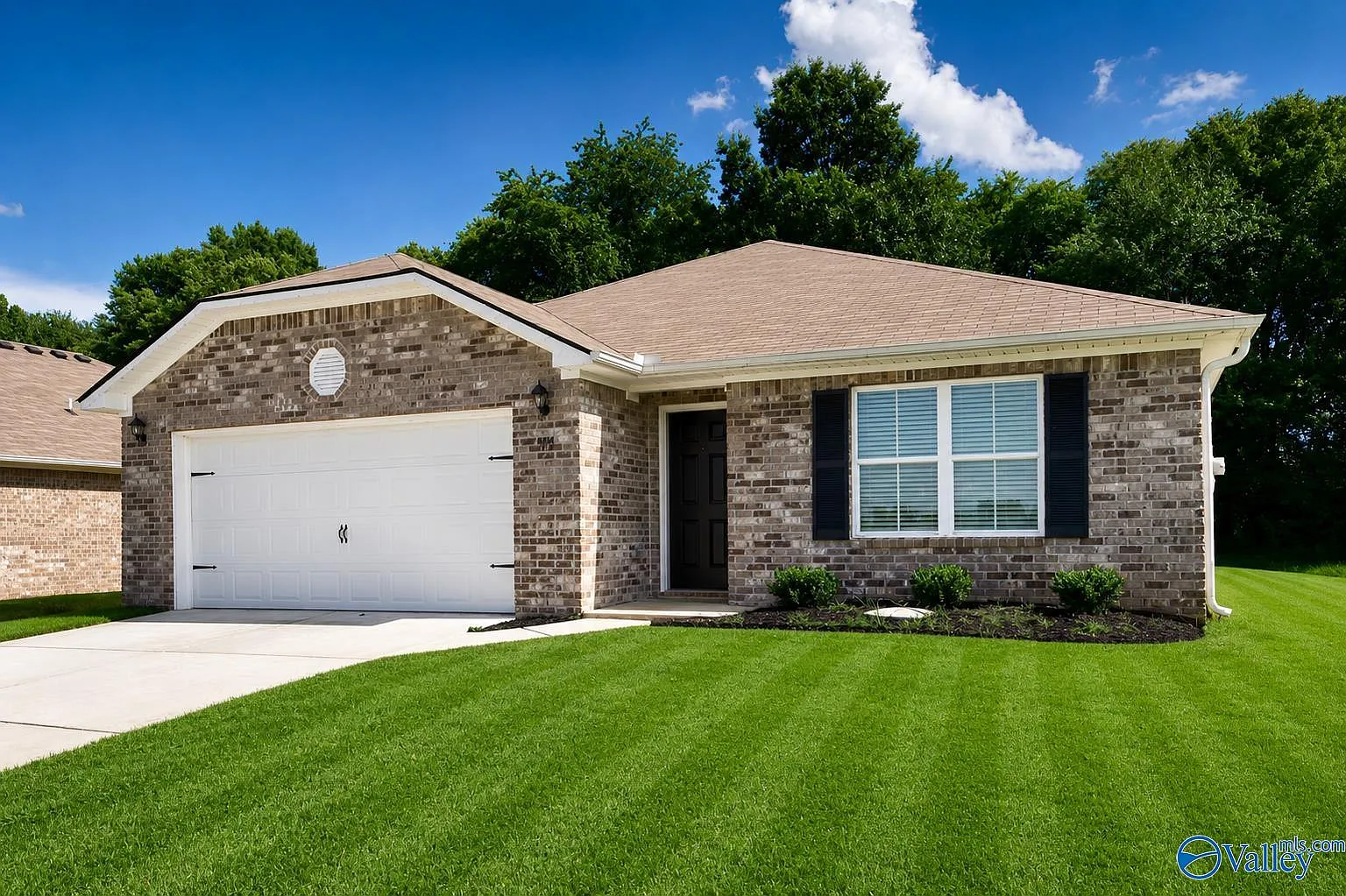 5 bed, 2.5 bath, 1955 sqft, $2,400 — Photo 3