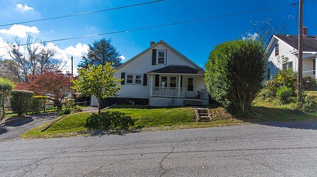 1st image of 555 S 18th St