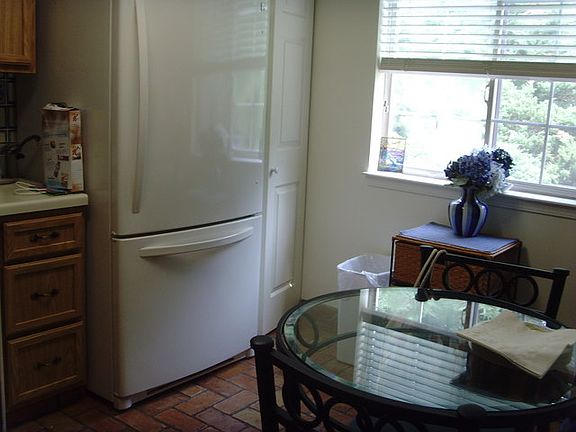 4th image of 2401 Kings Way #2401