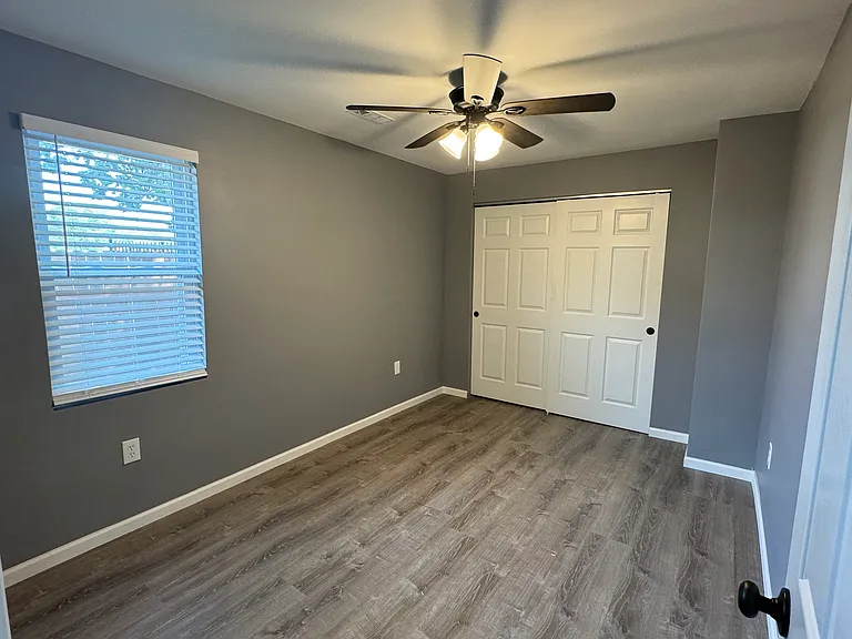 1022 N Kansas Ave — Photo 5