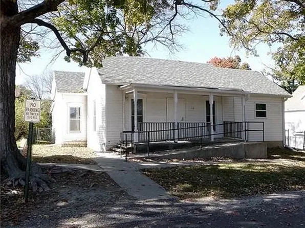 112 S 4th St, Maitland, MO 64466