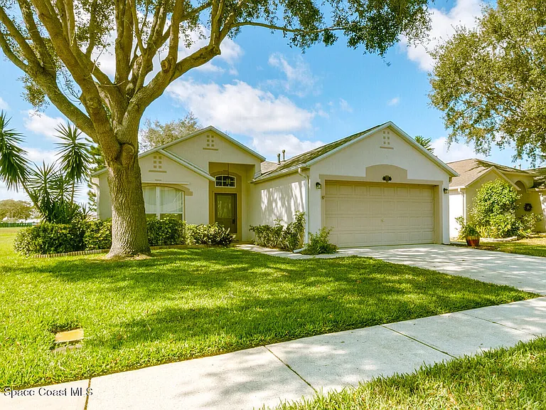 2152 Spring Creek Cir NE — Photo 1