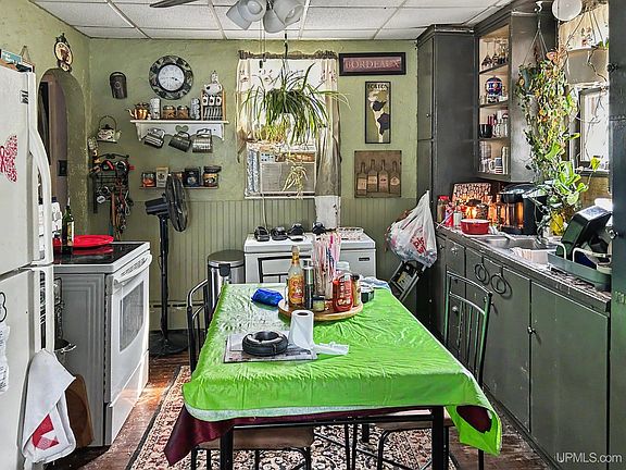 4th image of 1604 River St