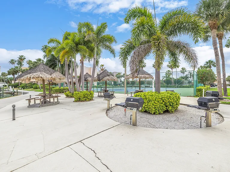 7700 Sun Island Dr S #402 — Photo 21