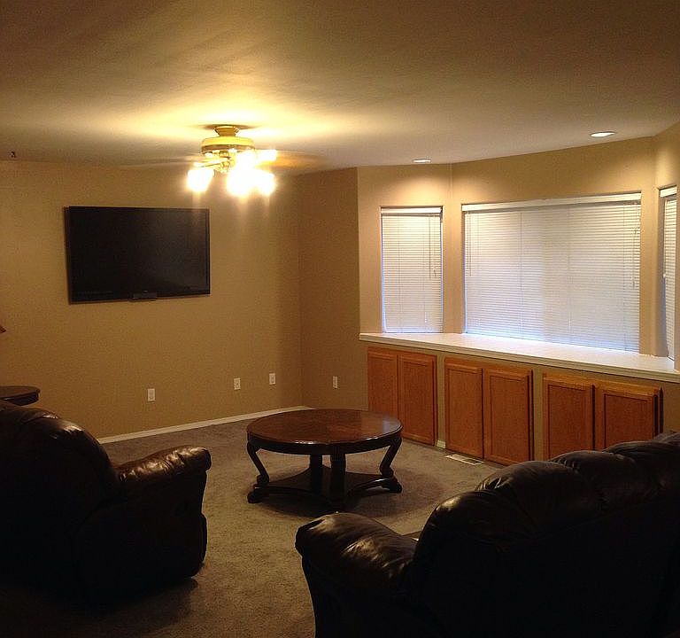 1st image of 2104 Summit Dr