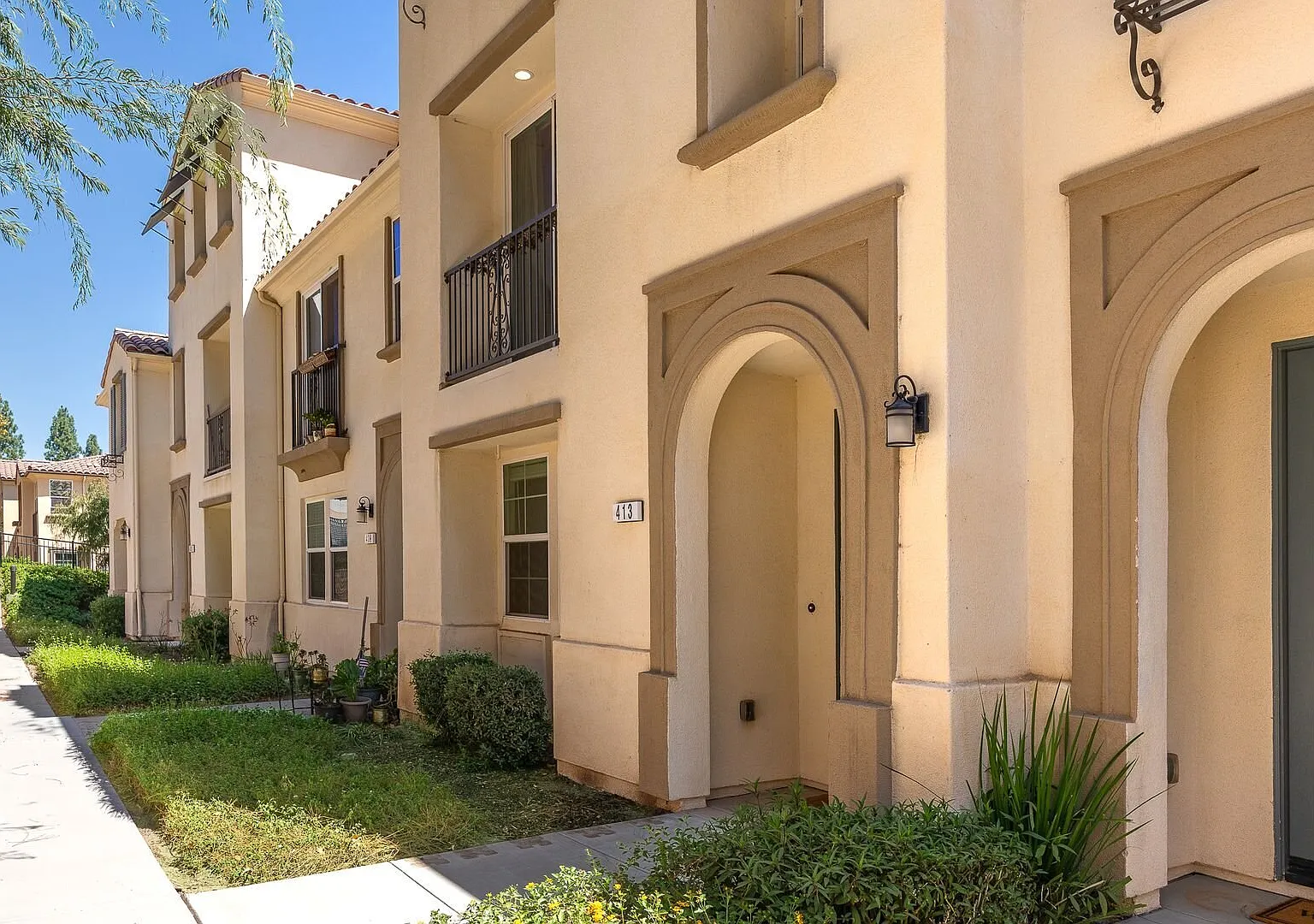 3 Bedroom + 3.5 Bathroom Townhome | Teso Robles | Camarillo | Unfurnished — Photo 1