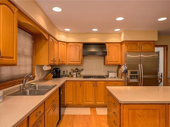 4th image of 123 Sunset Ridge Rd