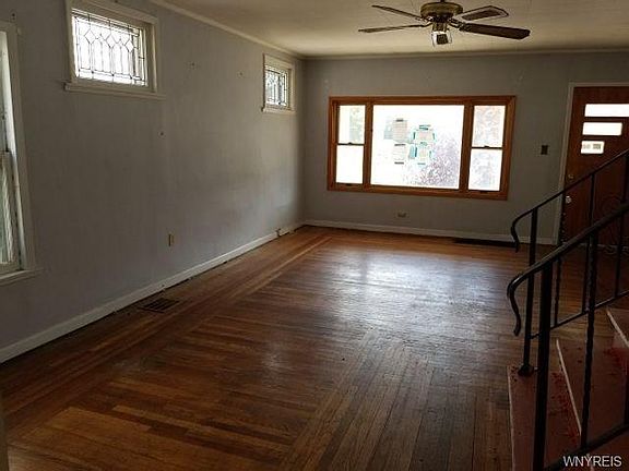 5th image of 28 Parkview Ave