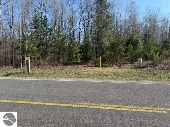 9 Mile Rd, Reed City, MI 49677