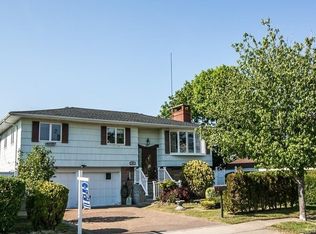 10 W Saltaire Rd, Lindenhurst, NY 11757