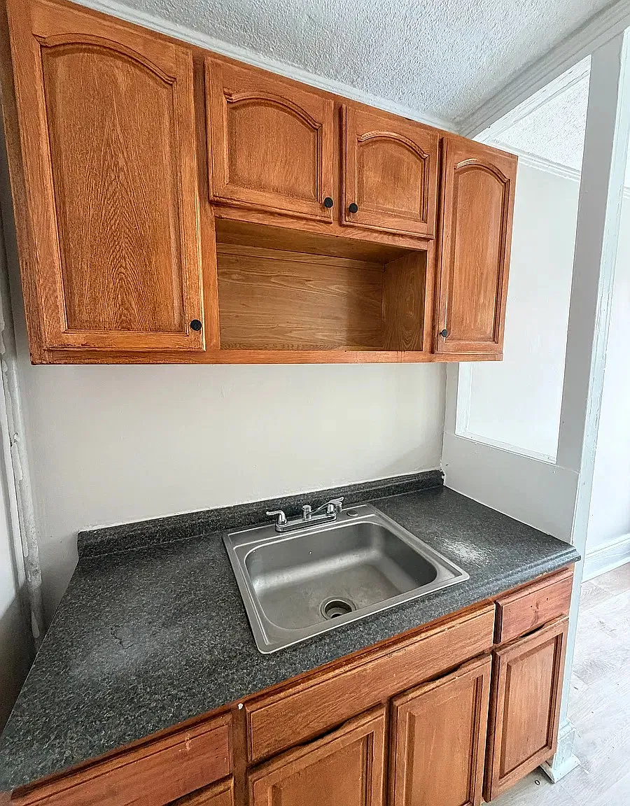 Studio, 400 sqft, $1,000 — Photo 3