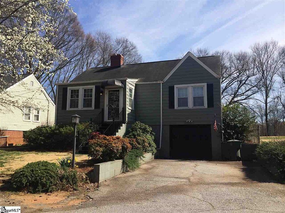 1st image of 17 Waverly Ct