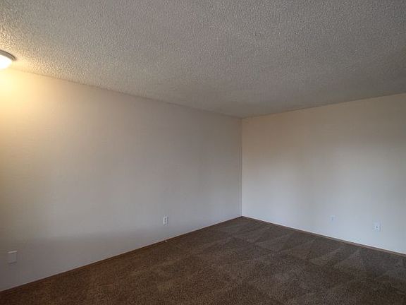 4th image of 3107 NE Whitman Ave