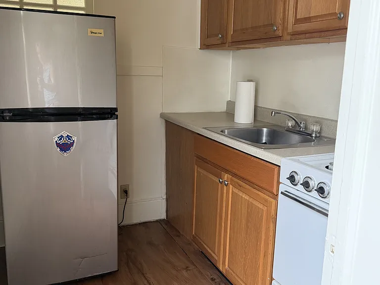 122 S West St — Photo 4