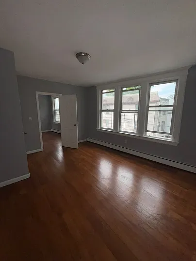 4 bed, 2000 sqft, $1,950 — Photo 3