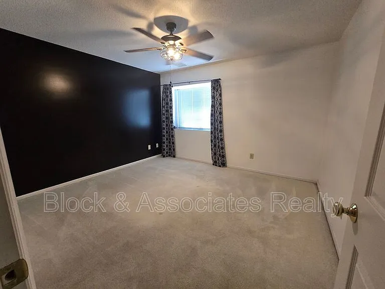 606 English Ct — Photo 7