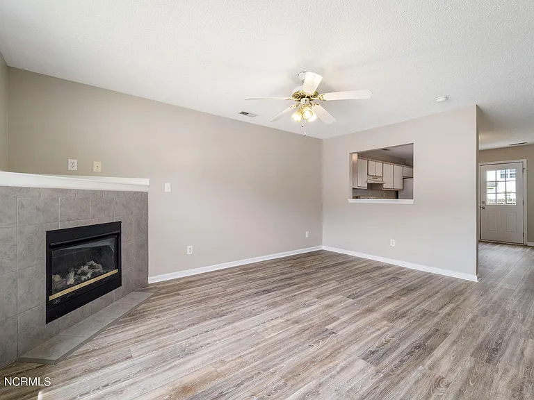 103 Pinegrove Ct — Photo 3