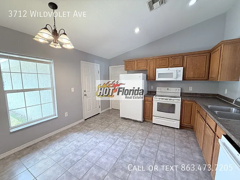 3712 Wild Violet Ave — Photo 3