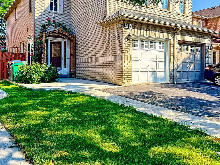 717 Mirage Pl — Photo 1