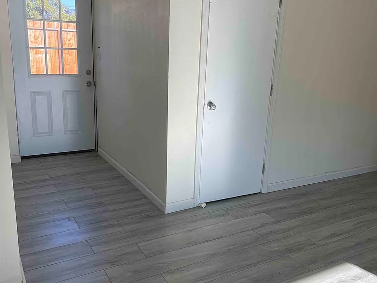 129 Pioneer Ave — Photo 4
