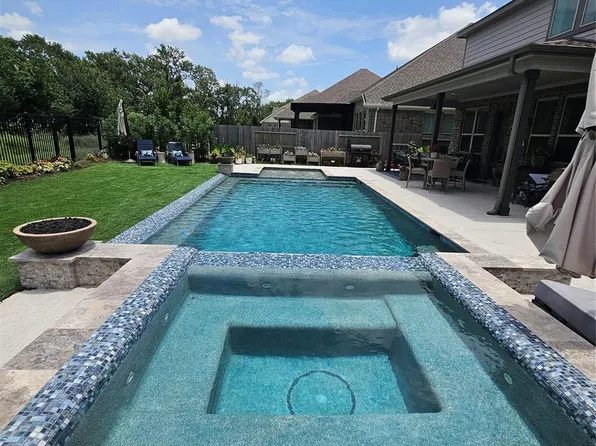 1013 Goose Creek St, Webster, TX 77598