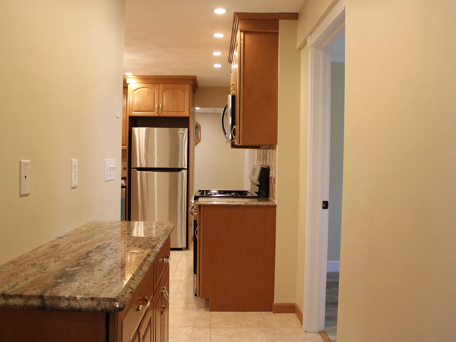 2 bed, 1100 sqft, $3,000 — Photo 4