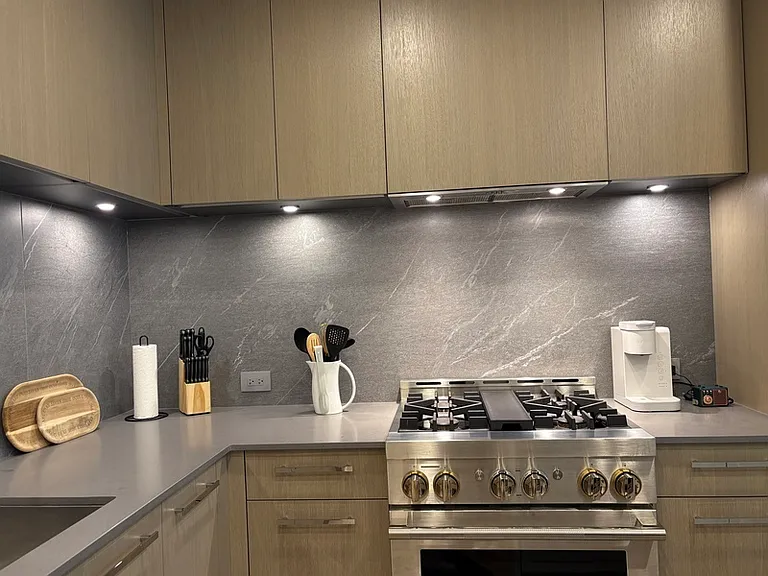 3409 Lakeshore Rd #301 — Photo 4